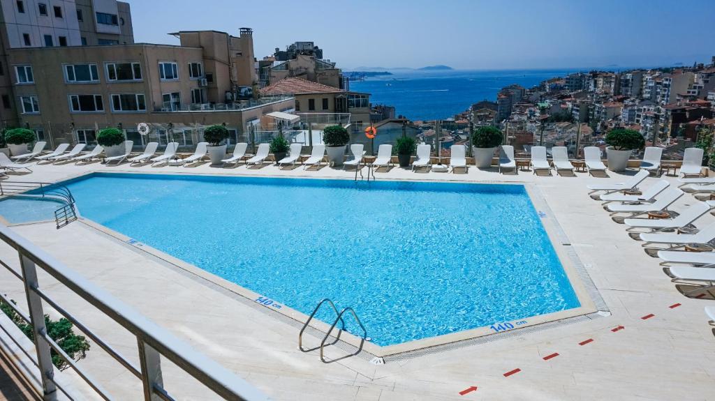 You deserve 5 star accomodation in Istanbul for the price of a 3 star hotel
